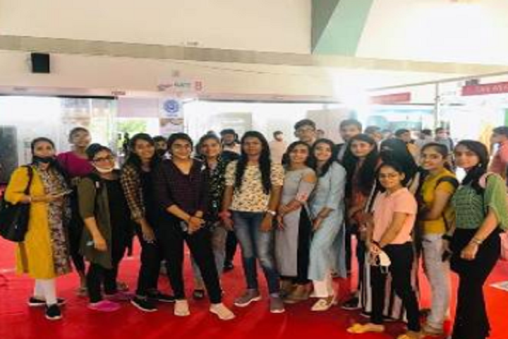 https://cache.careers360.mobi/media/colleges/social-media/media-gallery/40364/2021/9/16/Group Photo of Institute of Design and Technology Surat_Others.png